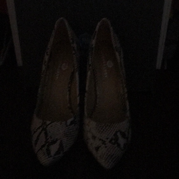 Beige-Python Pumps - Picture 2 of 5